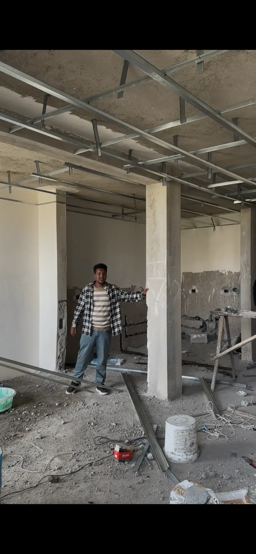 በአዲስ አበባ የፊኒሺንግ ሳይት ላይ ያለ ኮለን